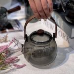 خرید و قیمت قوری پیرکس دودی دسته چوبی وارداتی