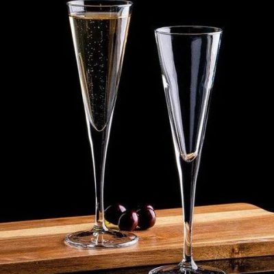 خرید و قیمت گیلاس شیپوری V-line پاشاباغچه 44305