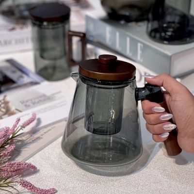 خرید و قیمت قوری دمنوش پیرکس دودی دسته چوبی وارداتی