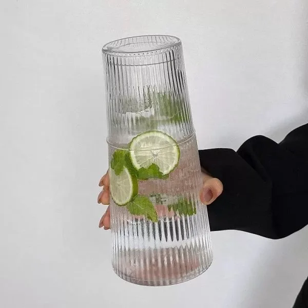 پارچ-شب-پیرکس-دارای-لیوان-شیاردار-وارد (2) قیمت و خرید پارچ شب پیرکس دارای لیوان شیاردار وارداتی